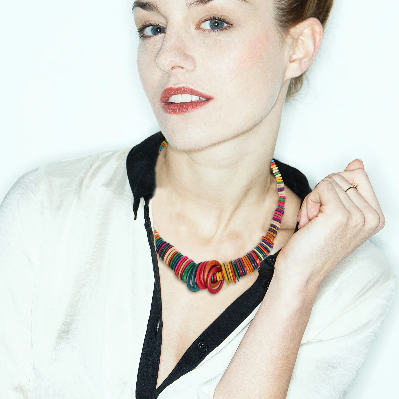 

Coconut Shell Ladies Pendant Bead Weaving Wooden Fashion Accessories Elegant Ladies Necklace Bohemia Style Gift