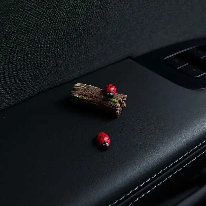 Cute Ladybug & Stump Car Decor Set， Cartoon-style Dashboard & Home Desk Ornament，Festival Atmosphere Gift