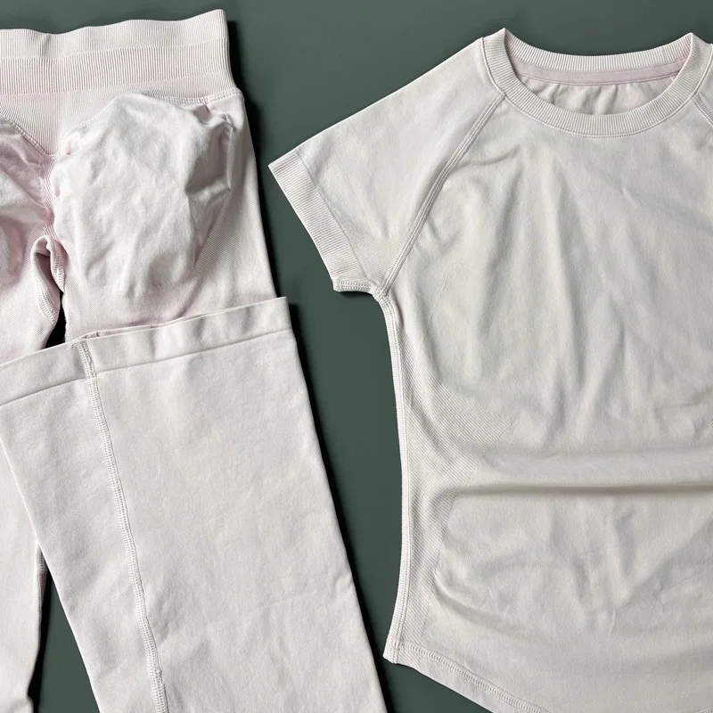 2-teiliges Gym-Flare-Leggings-Set für Damen: Sportliches Kurzarm-Oberteil, Nahtloses Yoga-T-Shirt, Fitness-Schlaghose, Yoga-Trainingsanzug – Detail 15