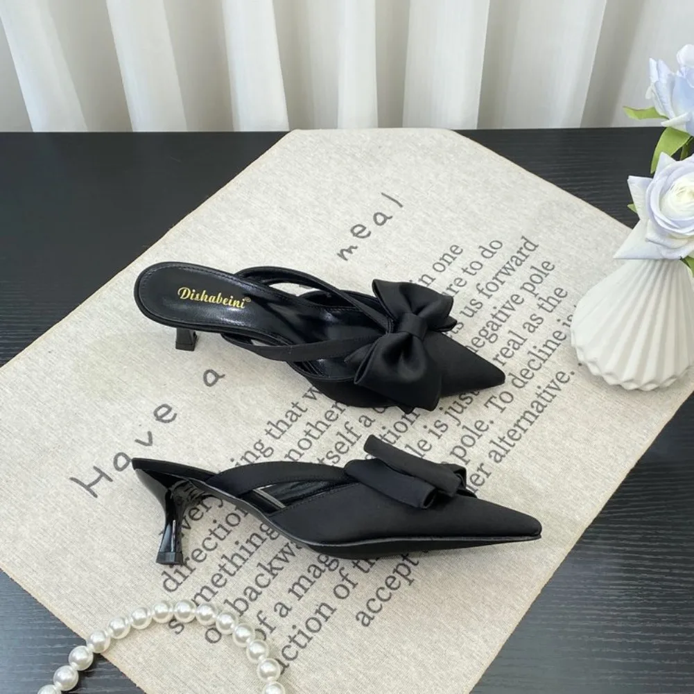 2026 Neue Feen-Stil Rosa Coole Pantoletten für Damen – Französische spitze Schleifen-Hohle High Heels, Halb umwickelte Damen-Slipper für den Sommer – Detail 9