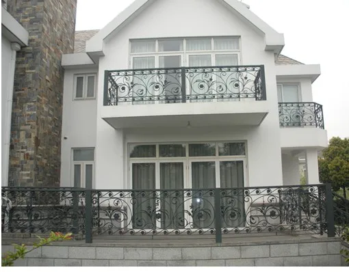 China Wrought Iron Fence Factory Manufature Wood Plastic Composite Privacy Fence Garden Aluminum Fence Panel WPC Fencing