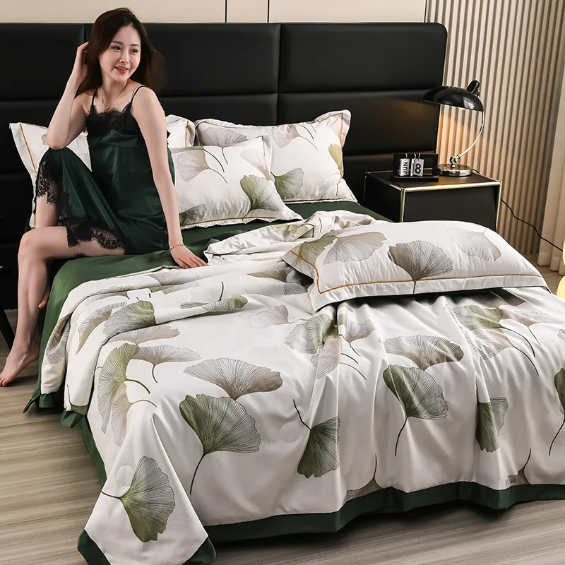 

Antibacterial Embroidery Skin-friendly Imitation Silk Ice Thin Blanket,Air Conditioner Washable by the Cool Summer Quilt