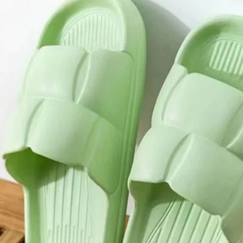 2025 جديد الصيف أحذية ناعمة سحابة النعال داخلي كتم الحمام المضادة للانزلاق الشريحة إيفا شاطئ الوجه يتخبط الرجال السيدات الترفيه الصنادل