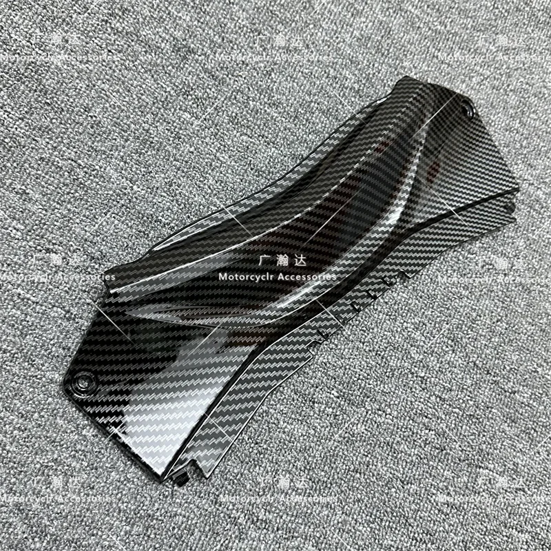 

Suitable for Yamaha YZF R3 R25 2014-2015 2016-2020 rear center fairing bright carbon fiber