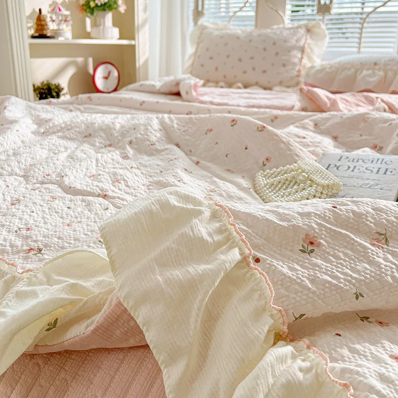 Korean Lace Edged Summer Blanket Set Floral Printed Summer Comforter Set Soft Thin Quilt Bed Sheet Pillowcase 4pcs Bedding Set
