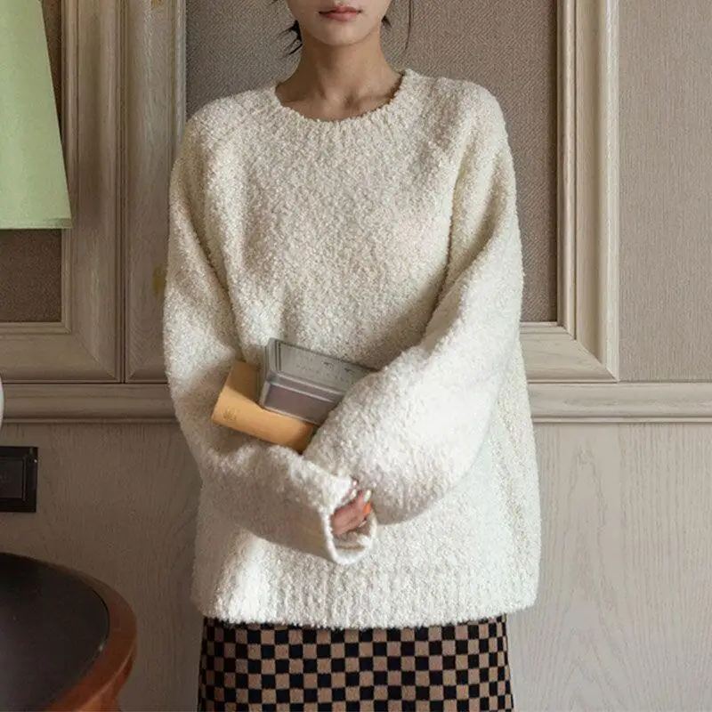 

Japanese Style Vintage White Relaxed Fit Sweater Fluffy Knitted for Women Spring Autumn Stylish Thick Warm Cotton Knit Sweater