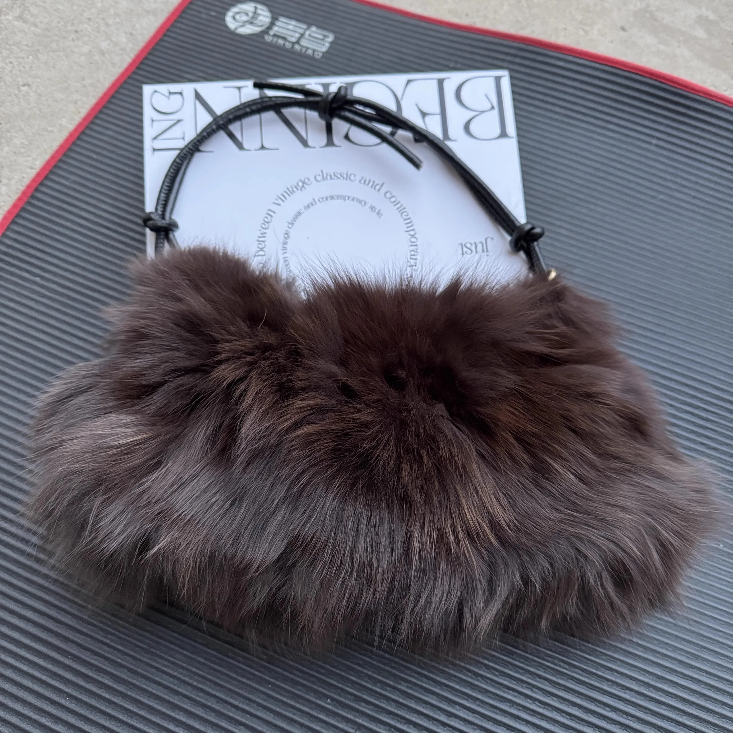 New Luxury Europe and America Women Real Fox Fur Bag Messenger Fox Fur Chain Shoulder Bag Ladies Tote Handbag Crossbody Bags