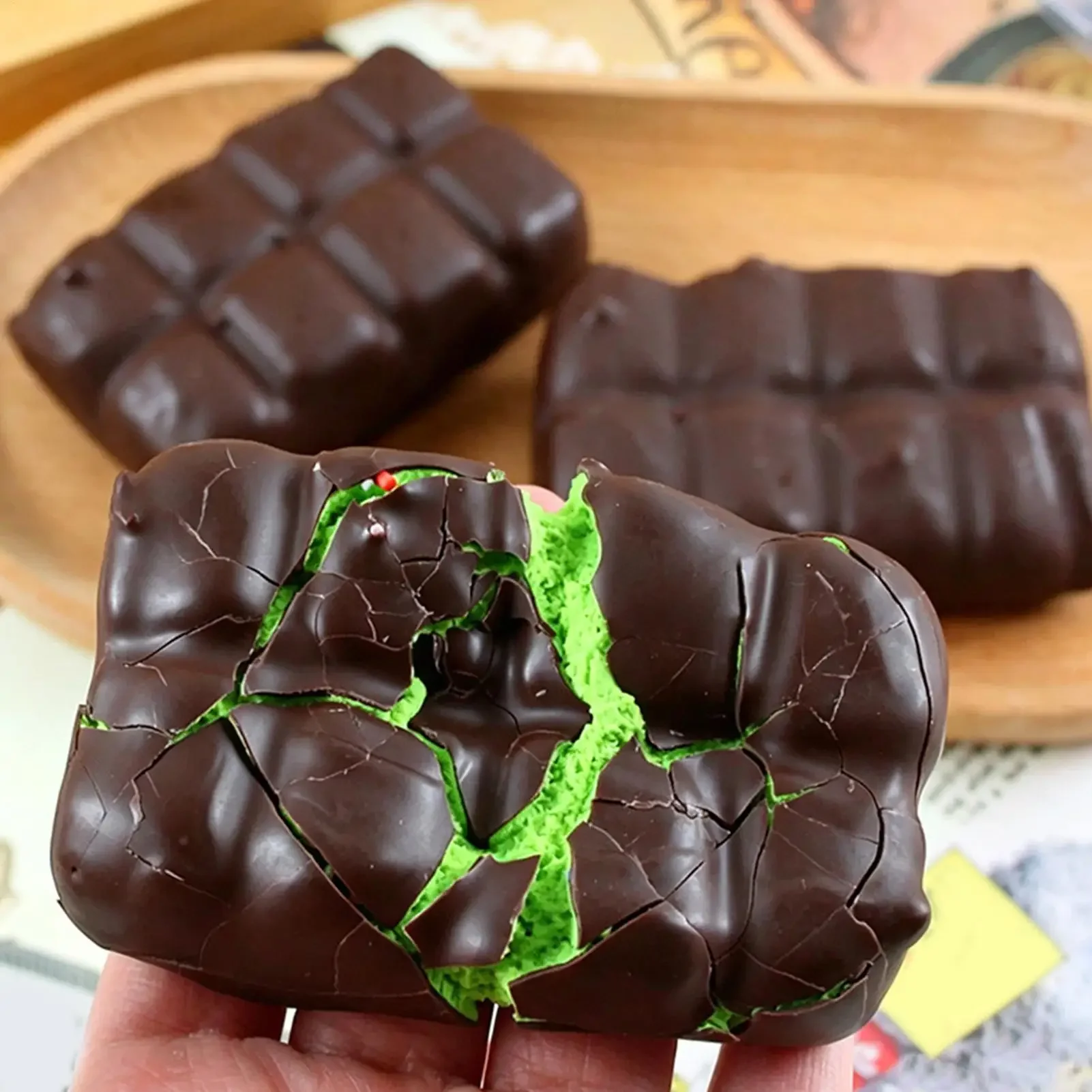 Chocolate Squishy Squeeze Toy Crispy Chocolate Wax Cracking Stress Ball Soft Realistic Food Squeeze Fidget Toy Relieve Stress
