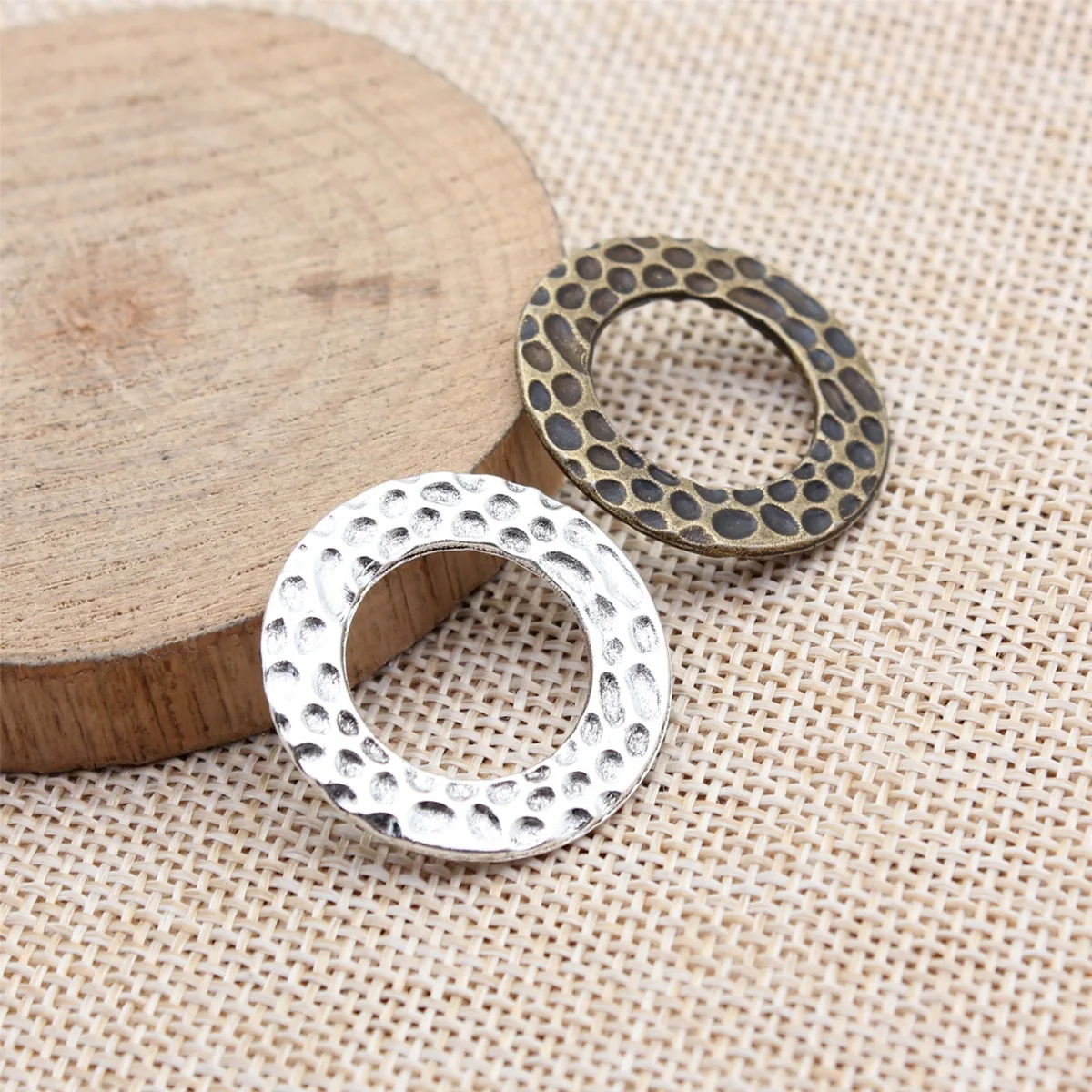 WYSIWYG 5pcs 27x27mm 2 Colors Antique Bronze Color Antique Silver Color Hammered Circle Charms Connector For DIY Jewelry Making