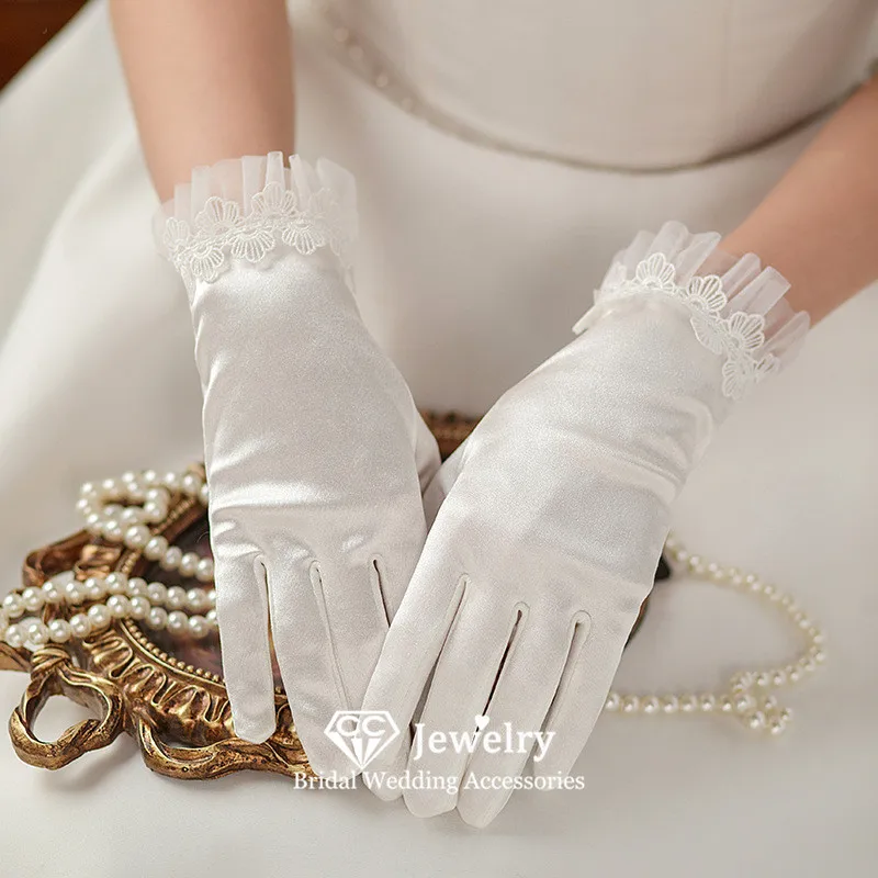 CC Elegant Gloves for Women Wedding Accessories Bridal Short Mittens Engagement Wrist Luvas Lace Edge Satin Evening Party WG071