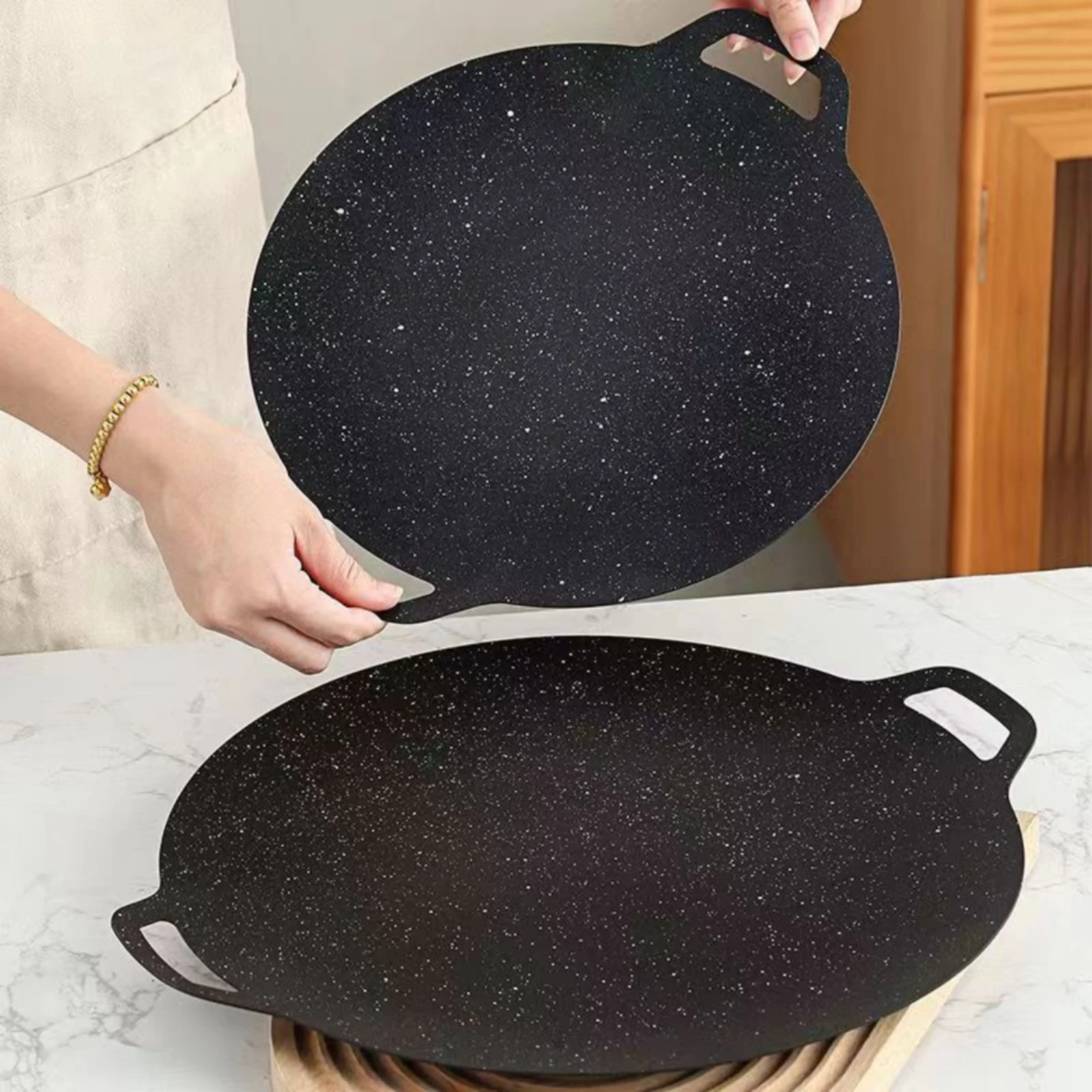 Stone-Look Griddle Plate Integrated Handles Round Griddle Plate Cookware Flat Cooking Surface Professional Grade for Gas Cooker view 4