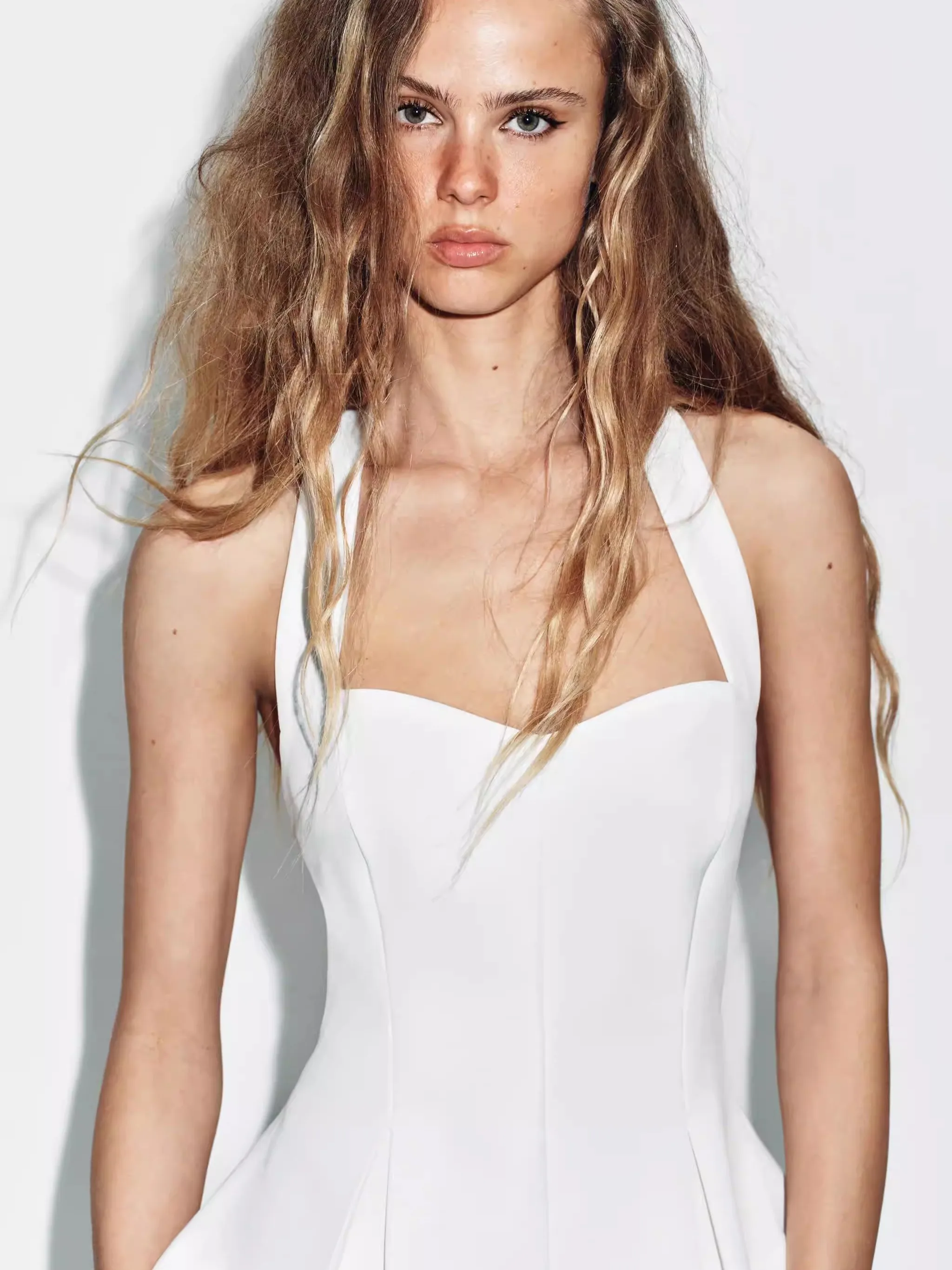 

New Summer Women's Fashion Heart-Shaped Collar Pleated Hanging Neckline Top 18-25 Years Old Suitable for 2026 Summer Season