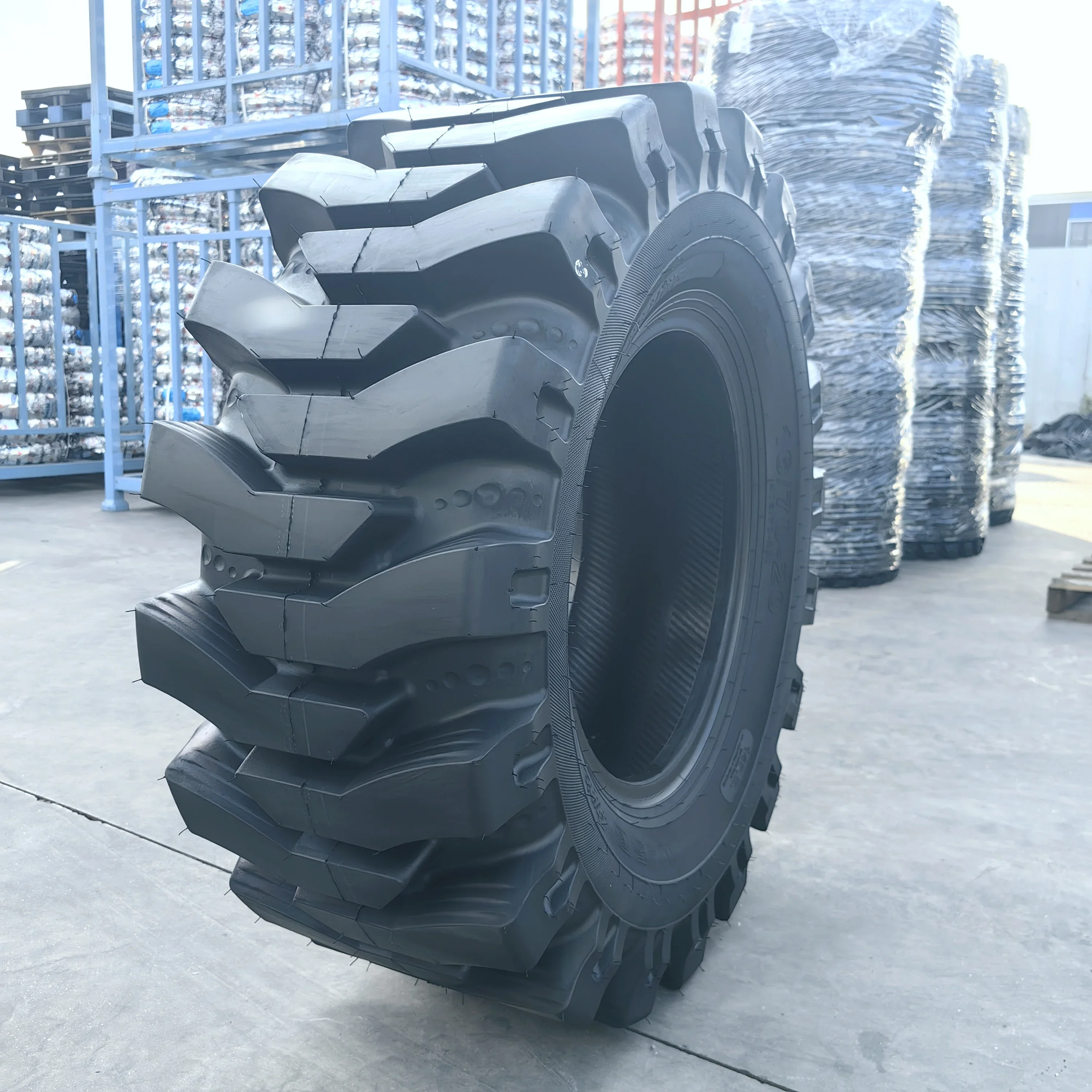 OTR Tyre 28PR for Off-Road Deep Pattern Bias Sizes Rubber Stocking TT 23.5-25 L-5 Inner Tube Available Other Wheels Tires