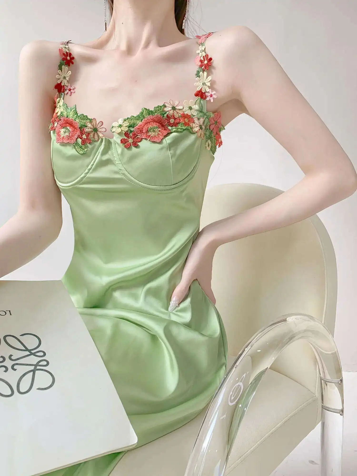 Stile piccante ragazza americana fiore verde ricamato fionda colletto basso abito donna estate dopamina vita alta abito lungo sottile 1X6P