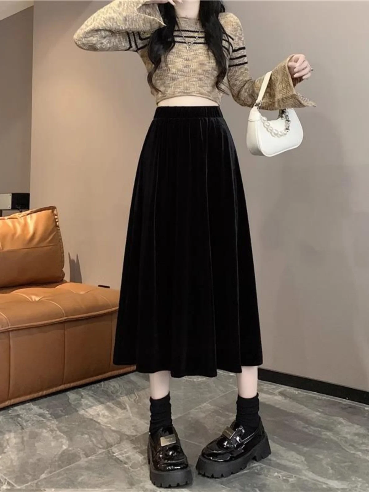 High Waist plus Size Velvet A-Line Midi Skirt for Women Autumn Winter Pear Shaped Body Hip Covering Elegant Office Commute Skirt 3