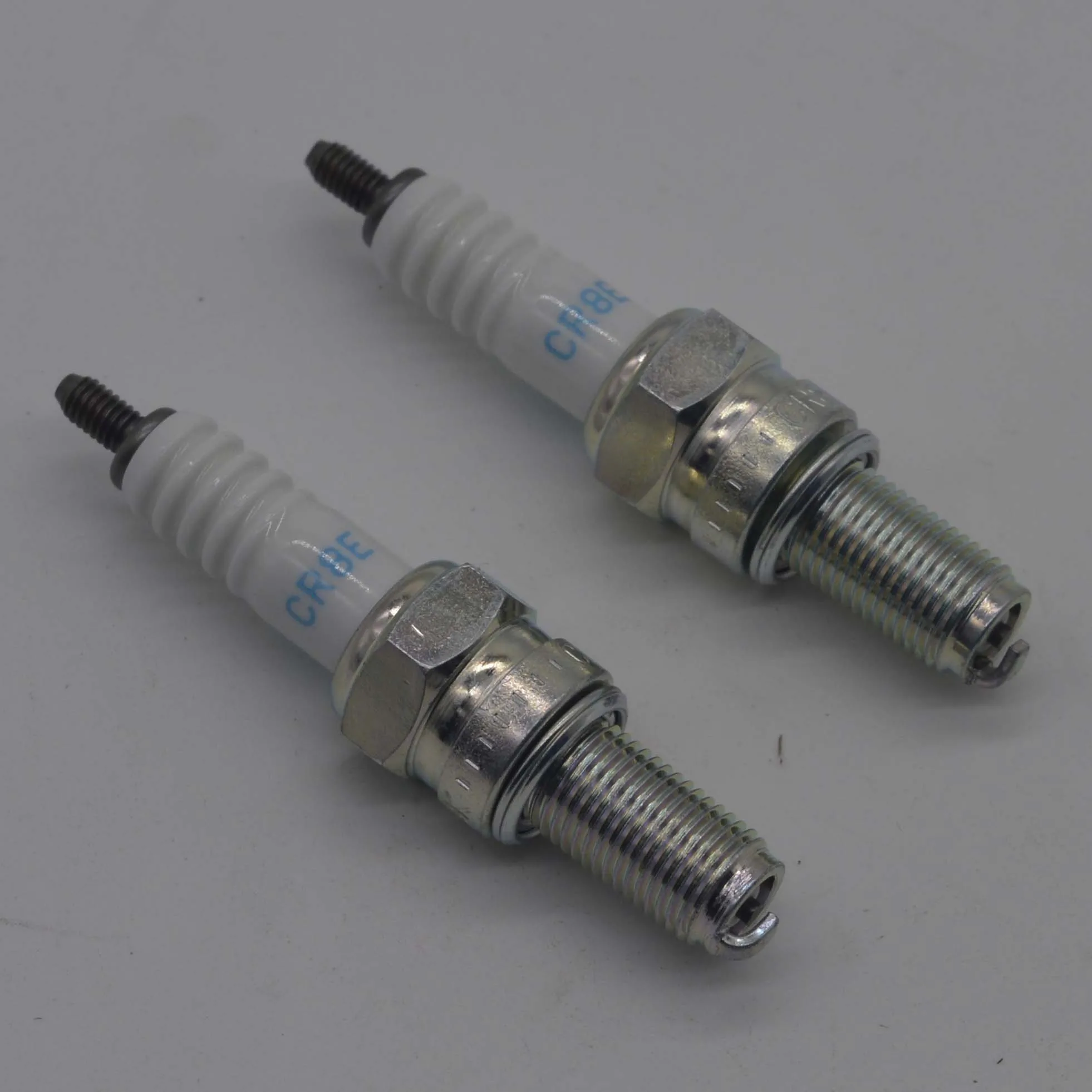 250cc 600cc spark plug for NGK CR8E CR7E QJIANG Benelli stels TNT25 TNT BN 25 250 300 302 600 leoncino 500 TRK502 752s