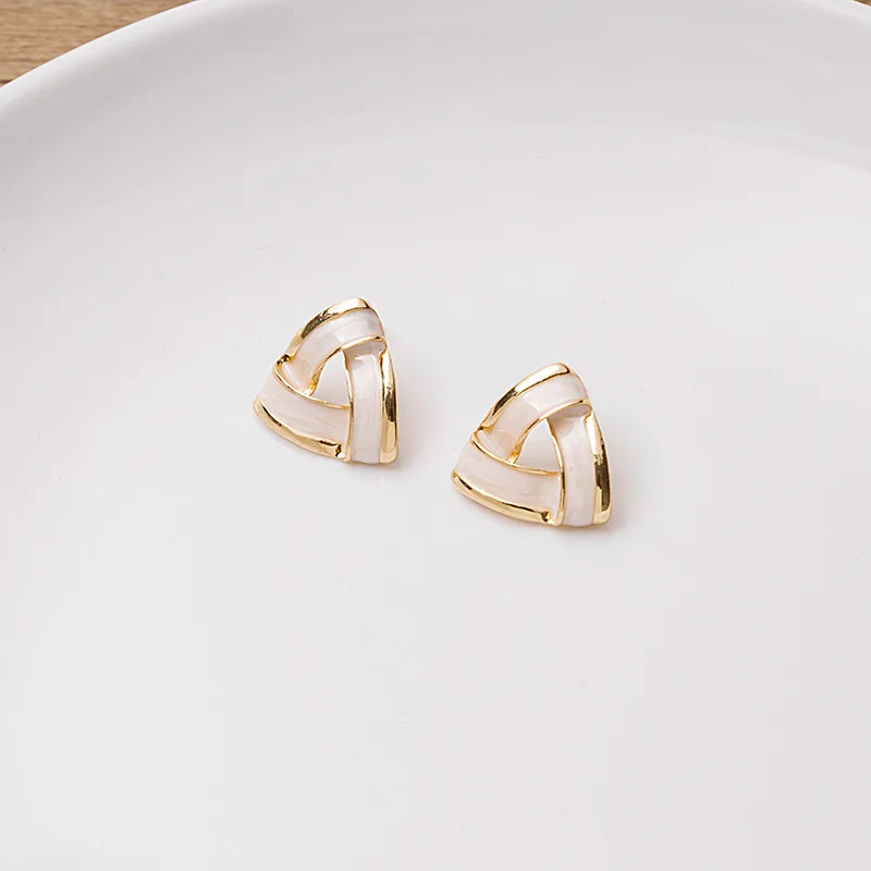 Fashion Twisted Woven Triangle Stud Earrings for Women Temperament White Enamel Oil Metal Golden Earrings Jewelry pendientes