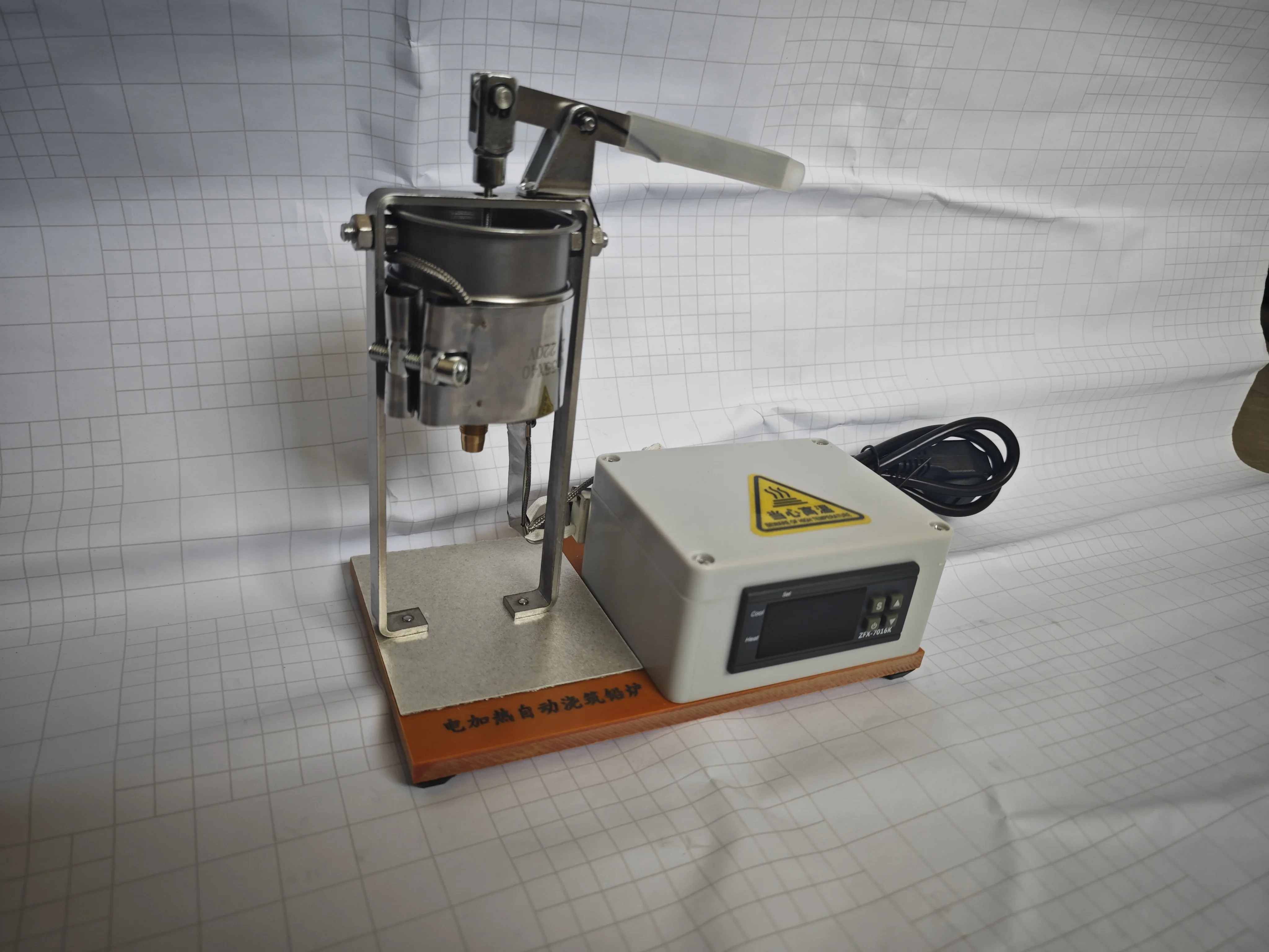 Automatic feeder for bait settling dies and tin castings - Lever 220V Lead Melting Furnace