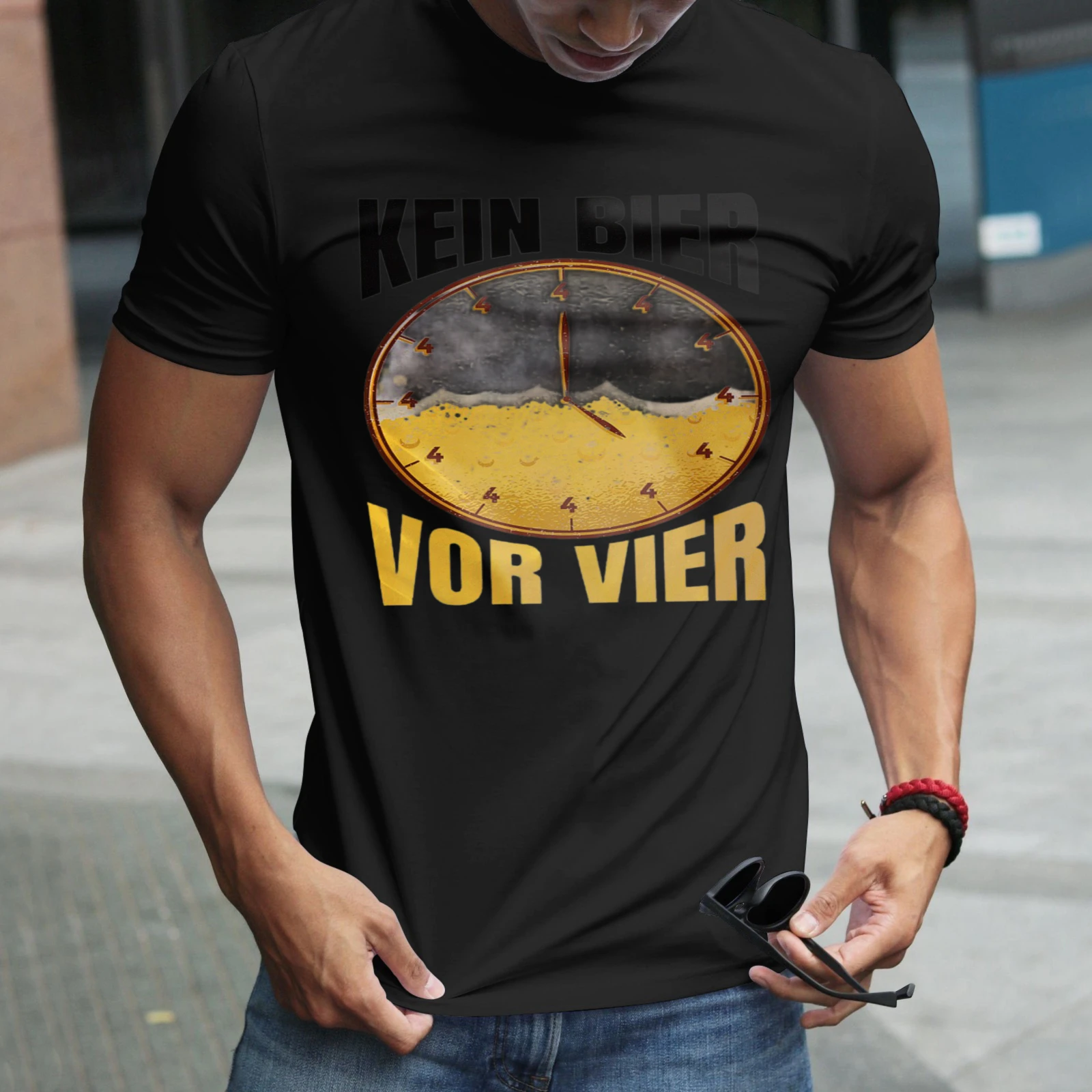 Herren-T-Shirt „Kein Bier vor vier Uhr“ – perfekt für Freizeitkleidung, Partys und Karneval-Outfits