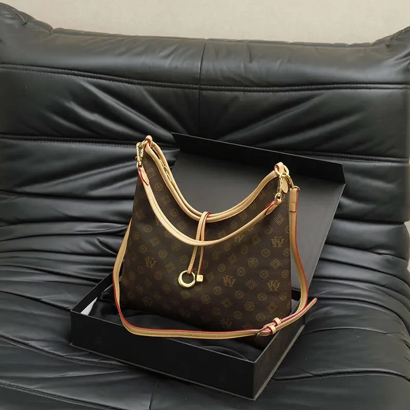 

Fashion Crossbody Bag Large Capacity Tote Vintage Light Luxury Printed Women 2026 New Winter Commuter Hobo Elegant Shoulder Cros