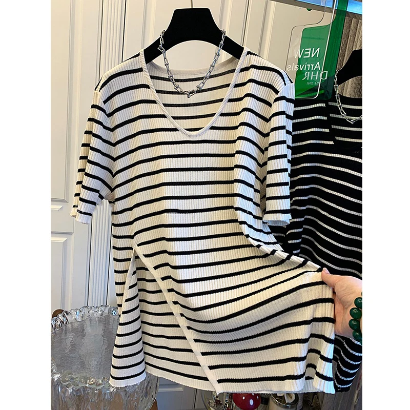 

Вязаная футболка из ледяного шелка V-Ne ort Sve Полосатый базовый слой Повседневный летний топ Корейский свободный крой для поездок на работу Faion