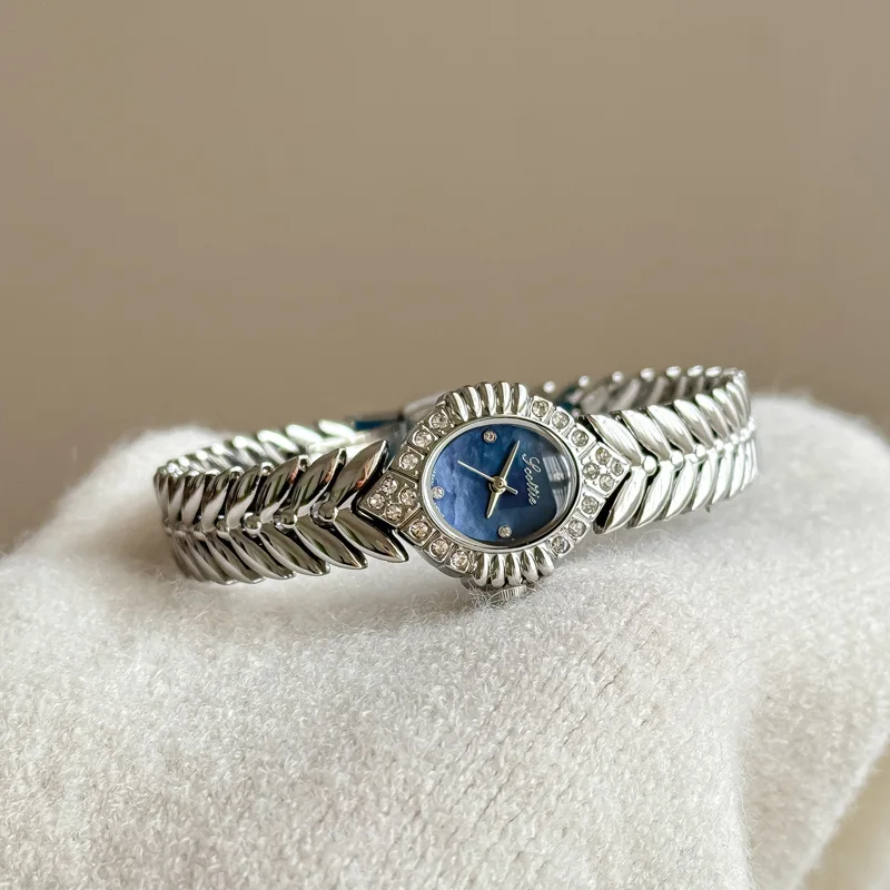 ファッショナブルなクォーツ腕時計、レディースダイヤルクォーツウォッチ、小さなチェーンウォッチ、ファッショナブルで手頃な価格の高級レディースウォッチ。