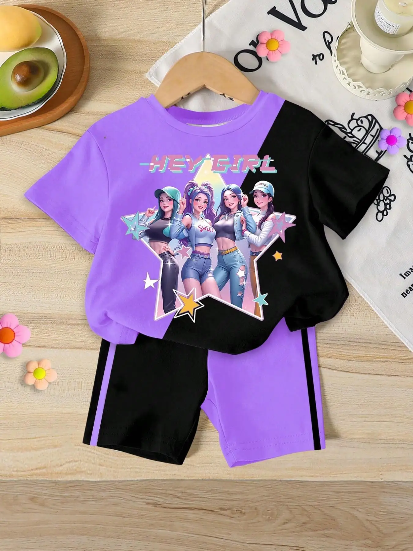 Mädchen-Freizeitshorts-Set im Girl-Group-Stil mit Sing- und Tanzgruppenmuster, lila Digitaldruck-Set, Mädchen-T-Shirt mit Farbblockierung und enge Radlerhose, 2-teiliges Set, geeignet für Kinder im