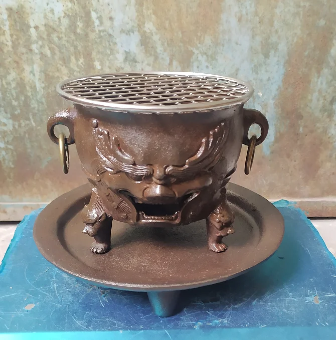 Mini cast iron charcoal barbecue grill retro animal head tea stove heating small brazier classical home decoration  folk craft c