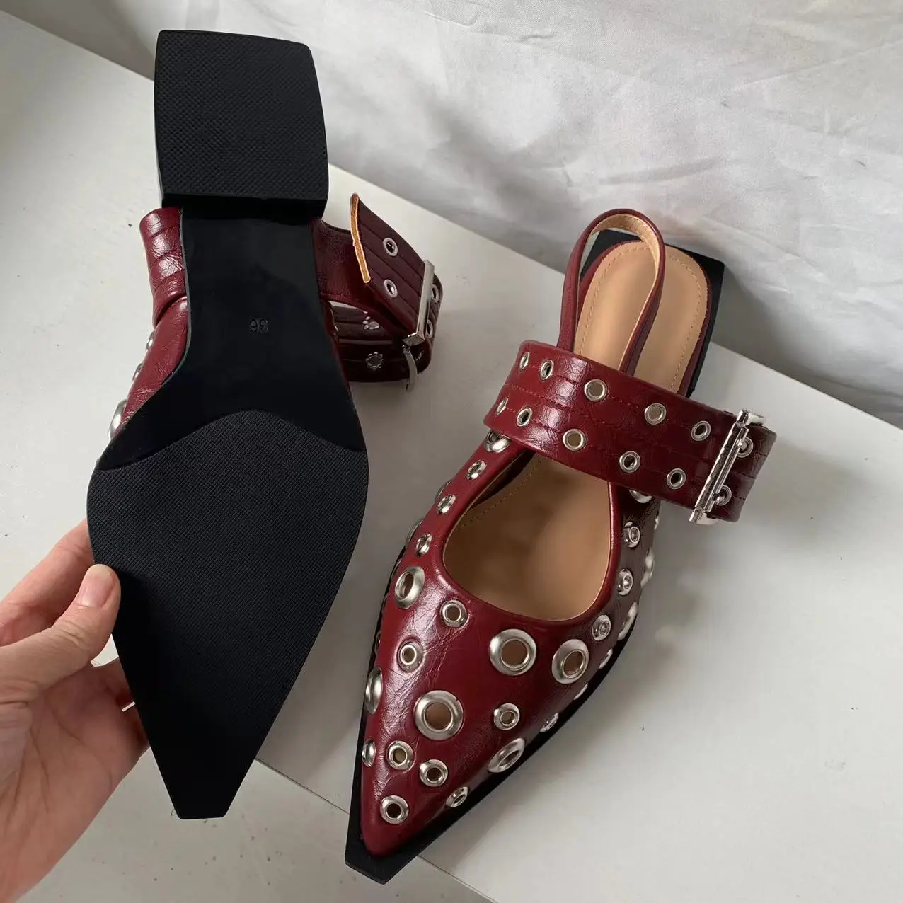 Fashion Women Flats Shoes For Sandals Luxury Footwear Metal Buckle Wine Red Female Casual Slingback Ladies Sandals Shoes Mules