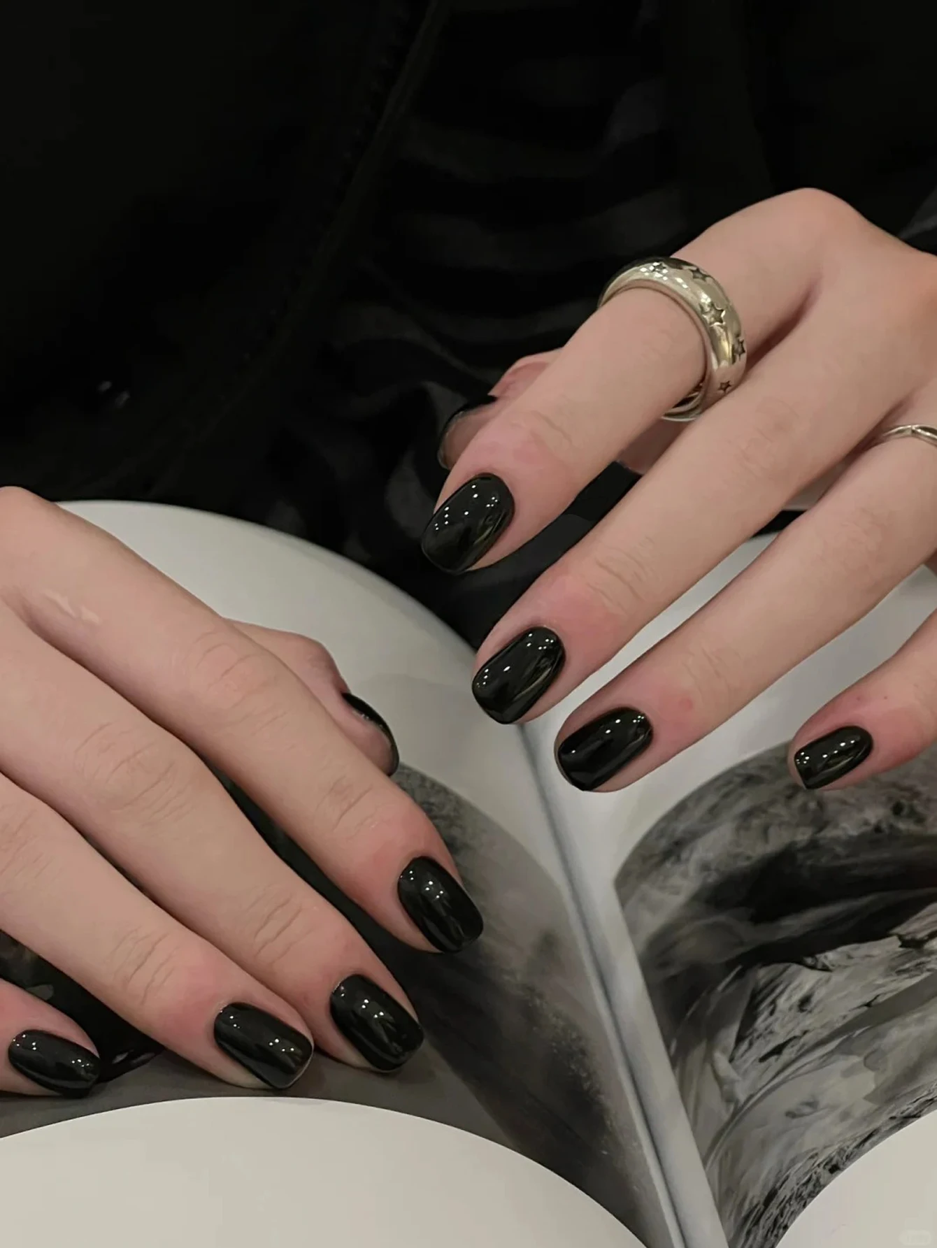 1pc 15ml Pure Black Gel Nail Polish Starter Pure Soak Off No Wipe Nail Gel Polish Suitable For All Seasons
