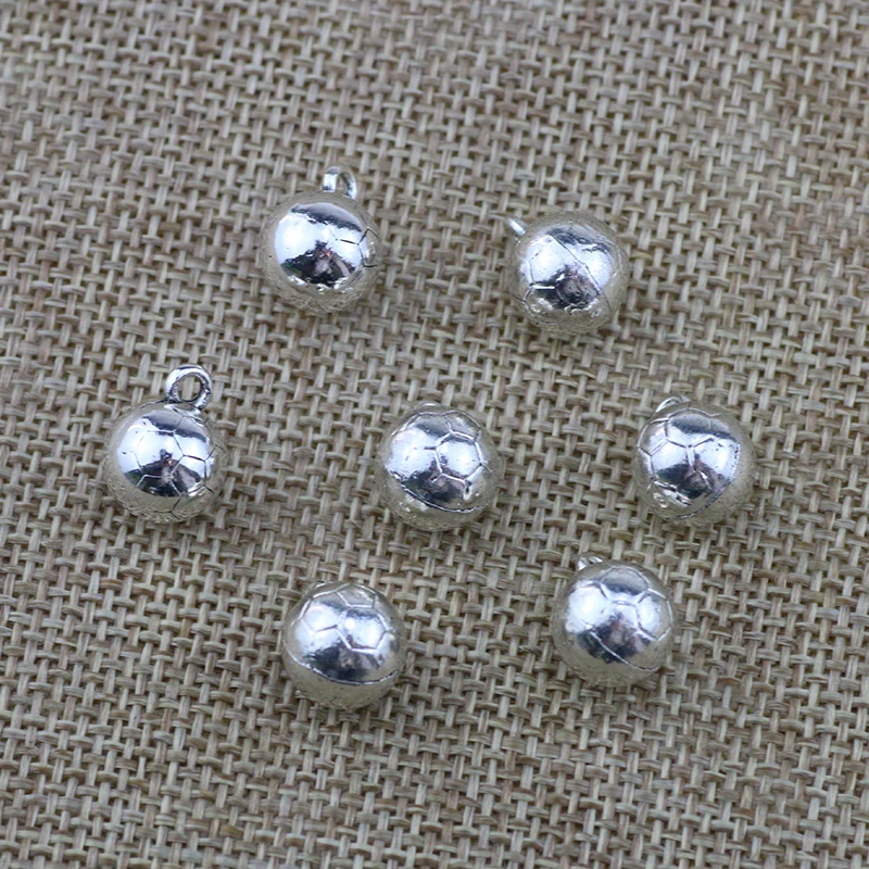 Dijes de balón de fútbol 3D de Color plateado antiguo, colgante para fabricación de joyas, accesorios de joyería DIY, 10x13mm, 8 unidades por lote