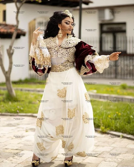 Vestidos de baile de graduación tradicionales de Albania, caftán de lujo con perlas de encaje dorado, chaqueta de terciopelo de manga larga burdeos, vestido de noche