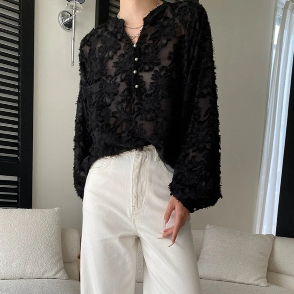 TWOTWINSTYLE Solide Verstärktes Spitze Grundlagen Hemd Weibliche V-ausschnitt Langarm Lose Französisch Pendeln frauen Shirts Herbst Mode Neue