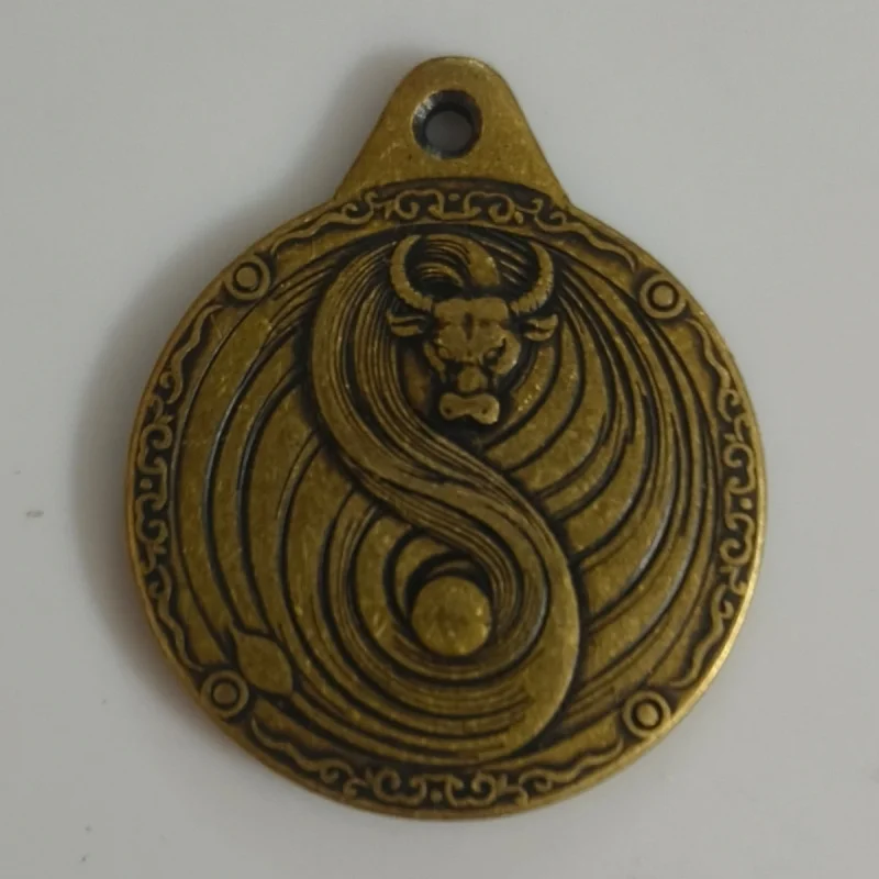 

Brass Bull Turns the Universe Eight Seals Pendant Ornament Keychain Blessing Pendant Wearing Item Solid Brass Material Craftsman