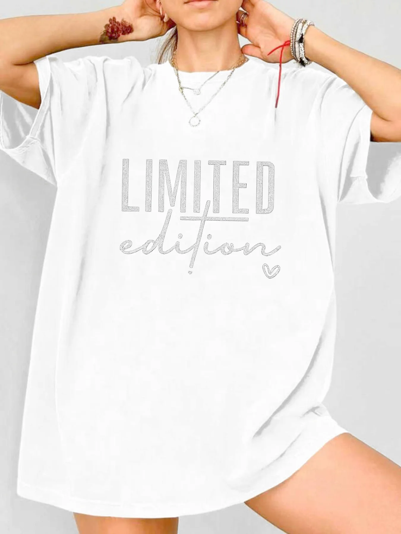 

【WDS0028】Женская футболка больших размеров с круглым вырезом, короткими рукавами, эластичными полурукавами и модными принтами.