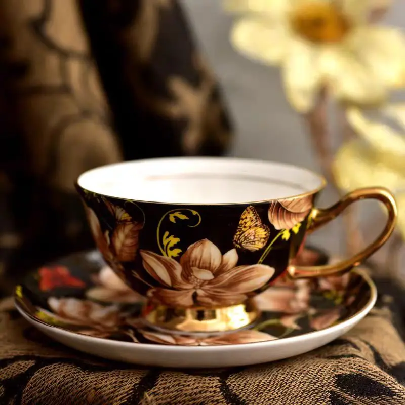 Europäisches Palast-Stil Knochenporzellan Magnolienblüten-Gold-Kaffeeservice Retro Haushalts-Nachmittagstee Keramiktasse und Untertasse