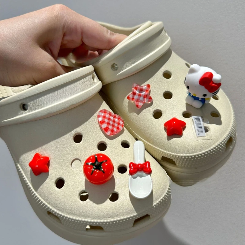 MINISO الحلو وبارد مرحبا كيتي مجموعة DIY بها بنفسك الأحذية السحر الطماطم الأحمر إكسسوارات الحديقة مشبك صالح قباقيب الصنادل تزيين هدايا الحفلات #1