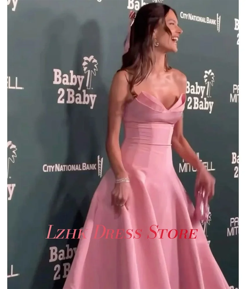 Abito da sera a trapezio in raso con temperamento personalizzato Delicato senza maniche con scollo a cuore e lunghezza del pavimento فستانmavera