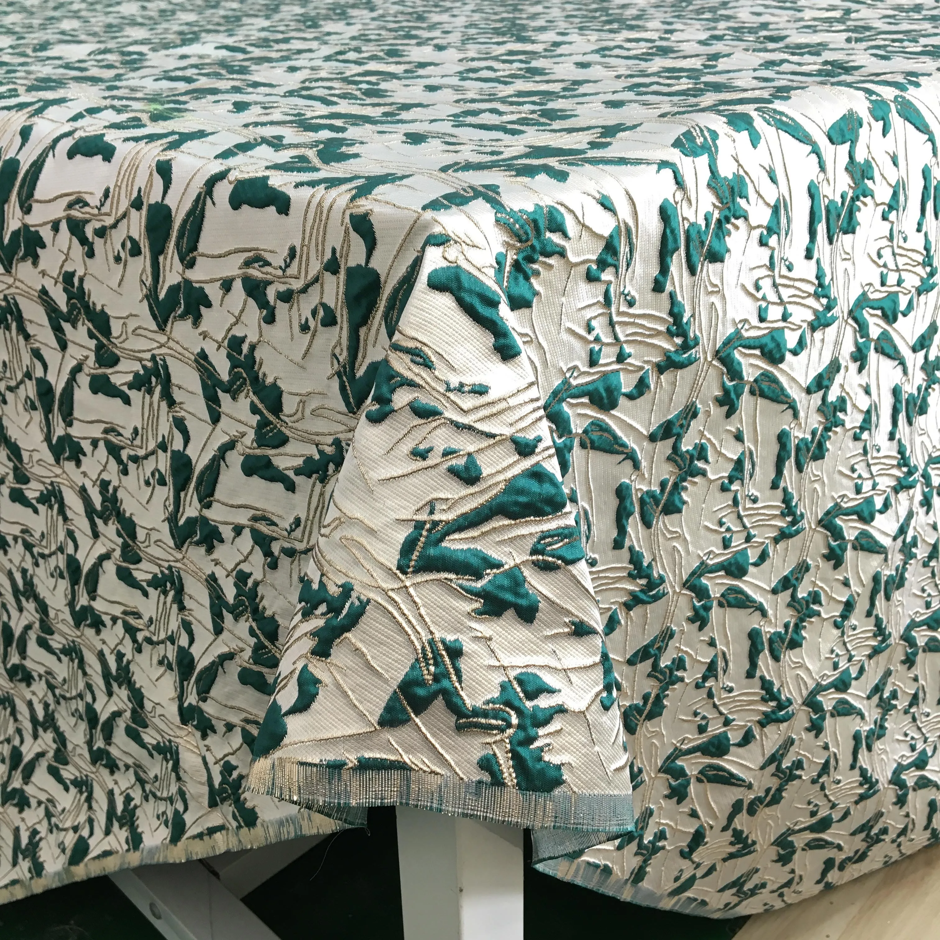 

French Brocade Lace Fabric 2024 Newest Design African Jacquard Lace Fabric Nigeria Gilding Lace for Women Wedding Dresses A3971