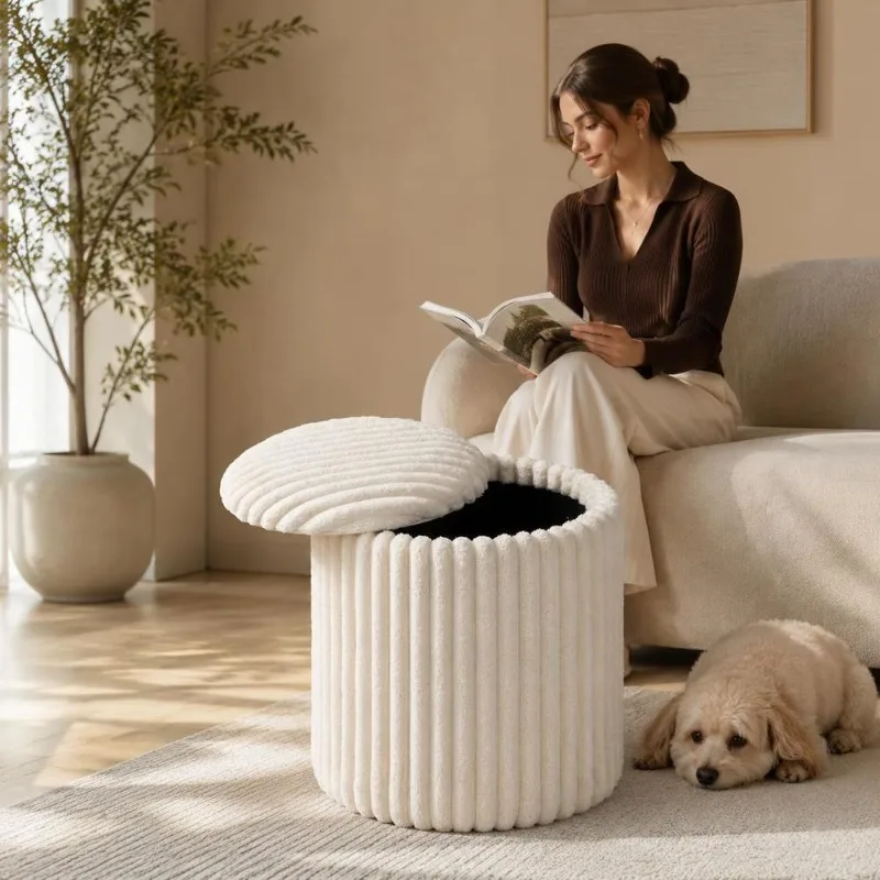 Pouf de rangement en polyester complet 45 x 45 x 40 cm avec couvercle réversible transformable en table basse, assise confortable et rangement dissimulé pour optimiser l'ordre du salon et des petits espaces.