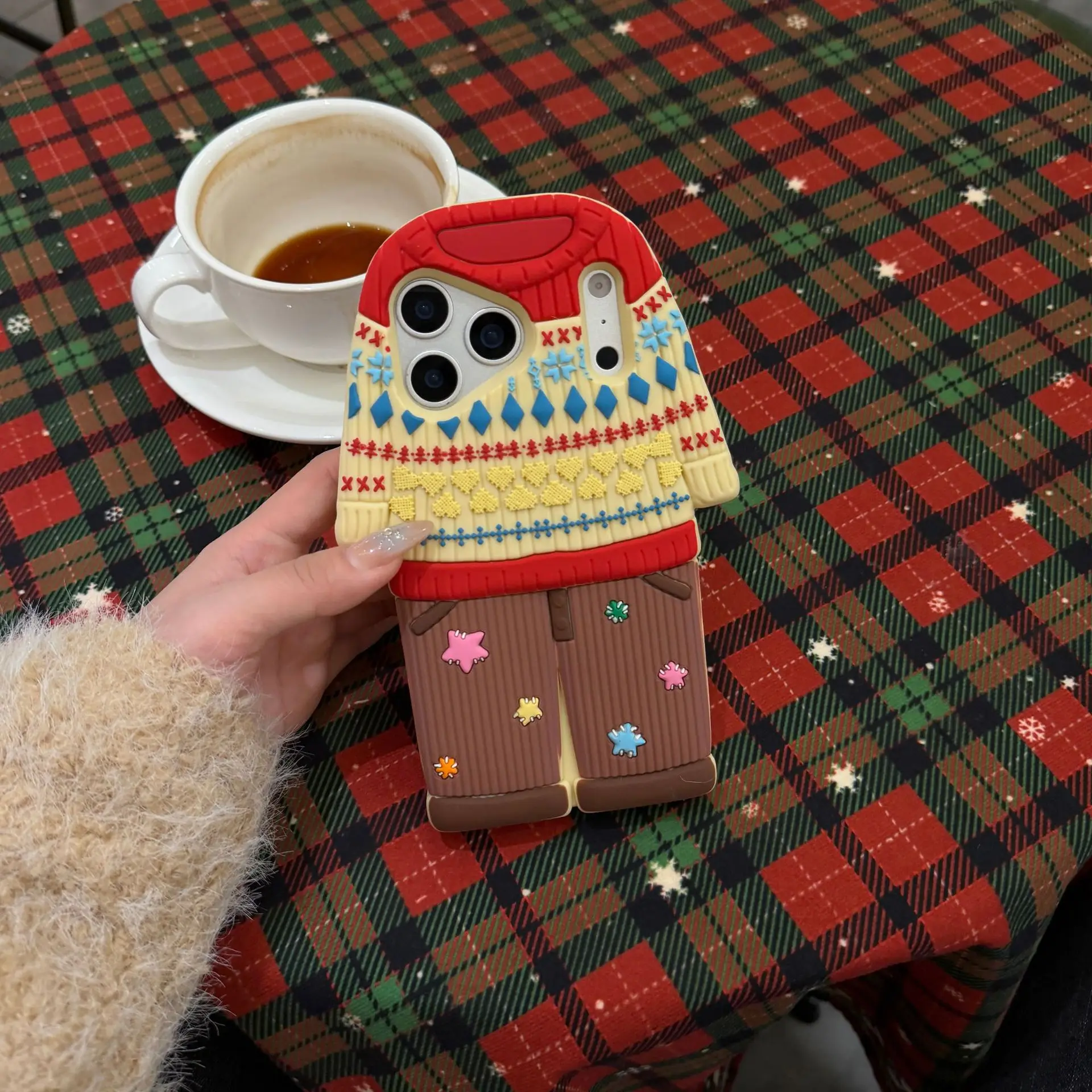 

Противоударный силиконовый чехол для iPhone 17 Pro Max, 16, 15, 14, 13, 12 Pro Max, 16 Plus, 14 Plus, 15 Plus, 16E с дизайном 3D Fair Isle (свитер-брюки)