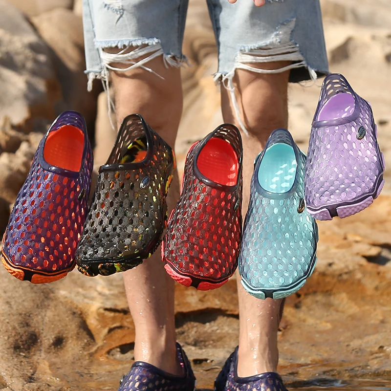 Sandalias de playa con agujeros para hombre y mujer, zapatos de secado rápido para deportes acuáticos, talla 35-45, Verano