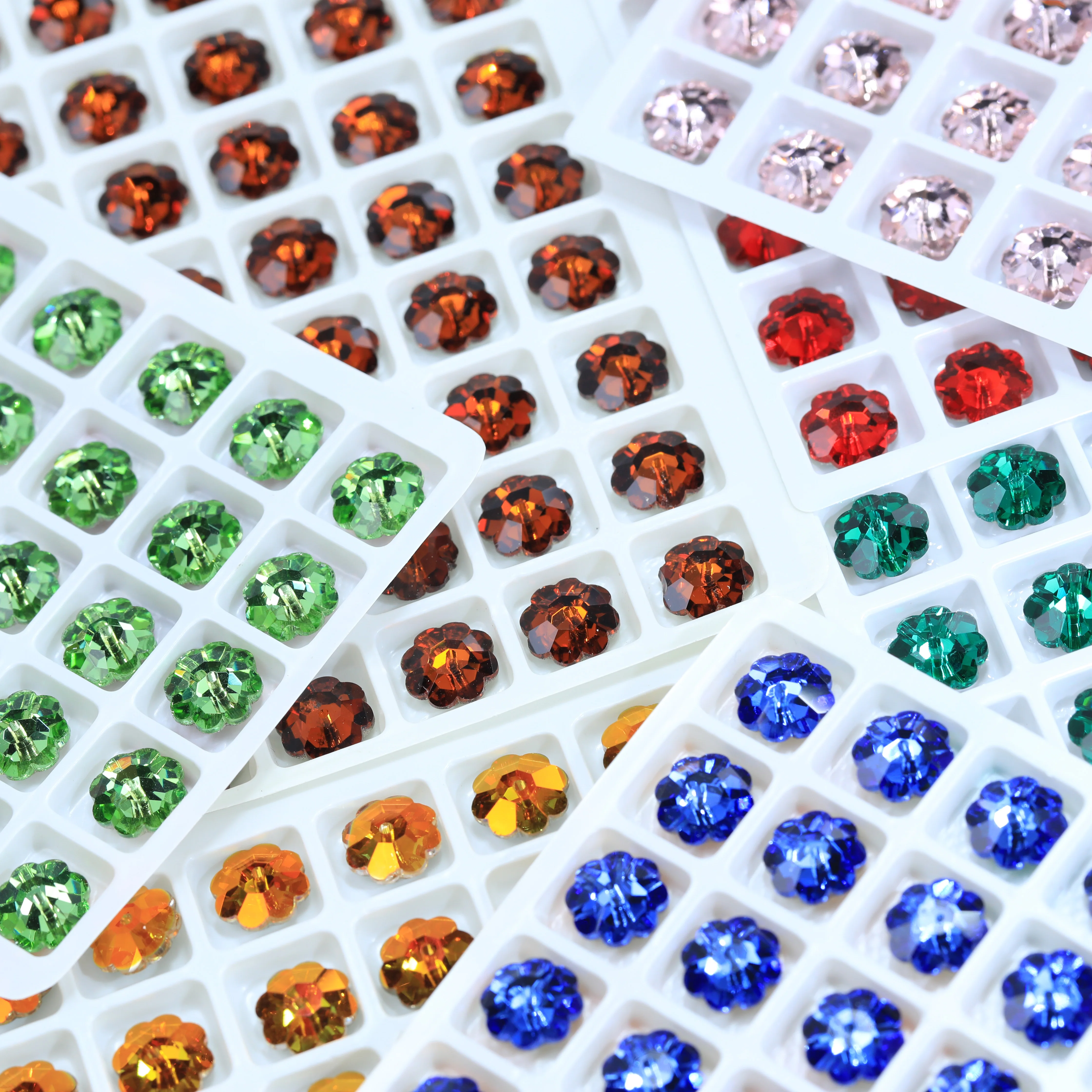 Strass-Margeriten-Lochrosen-Aufnähsteine, Glitzerkristall, funkelnde Glassteine zum Aufnähen für DIY-Kleidung und Hochzeitskleider – Detail 3