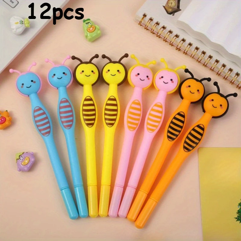

Набор из 12 милых гелевых ручек «Пчелка», черные чернила 0,5 мм, быстросохнущие, средний стержень, овальный пластиковый корпус, откидной колпачок, идеально подходят для школьных принадлежностей