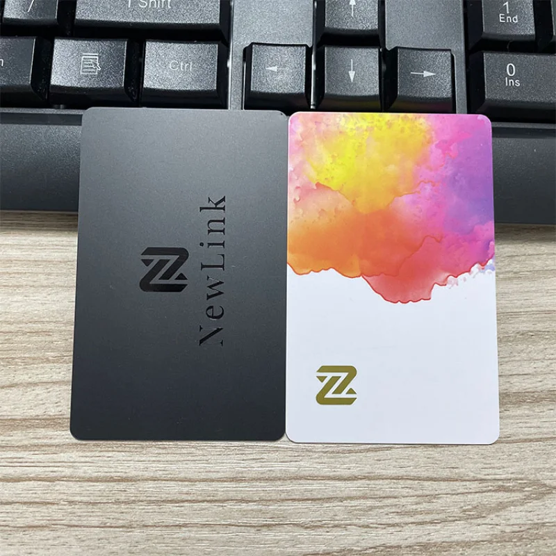 20 0.Zhang.Custom.Spot Logo Black Matt NFC بطاقة الوسائط الاجتماعية NFC Business RFID PVC Card