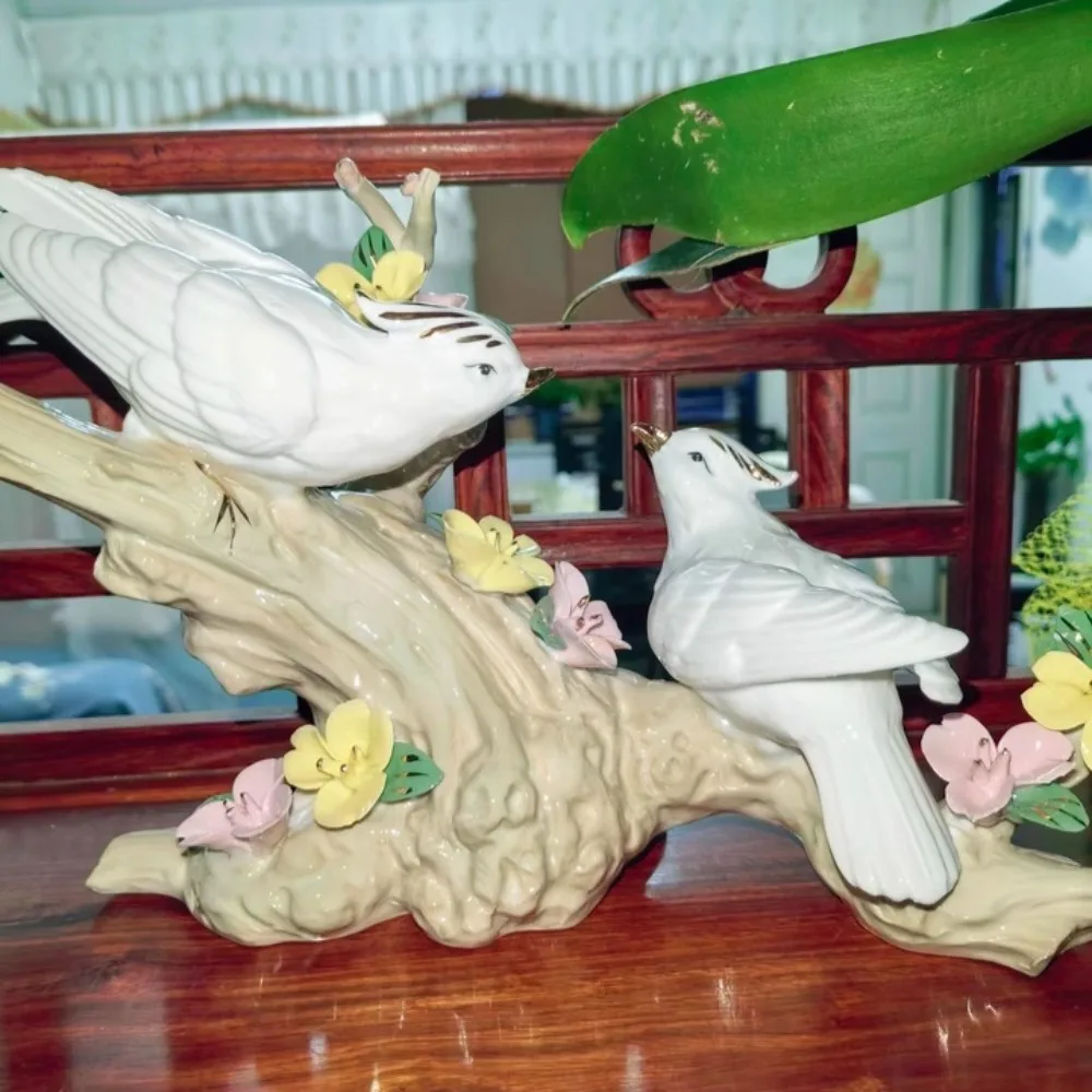 Creative Design Ceramic Bird Figurine Bedroom Decoration Modern Luxury Miniature Ornaments Table Decoration and Accessories