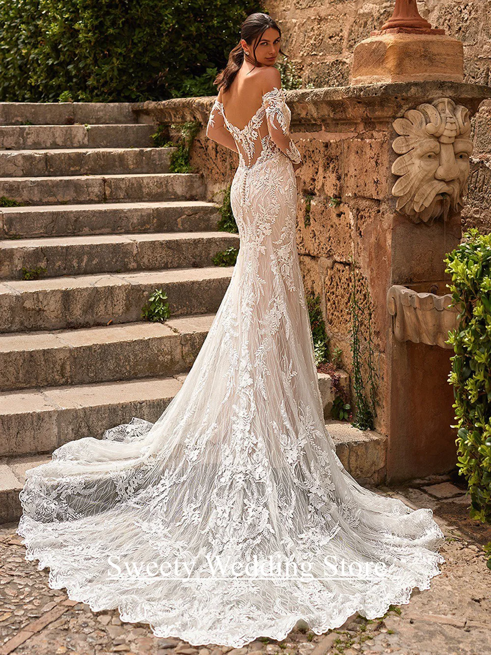 Exquisite Lace Wedding Dress Customized Sweetheart Long Sleeves Sparkling Beading Applique Sweep Train Bridal Gown for Bride