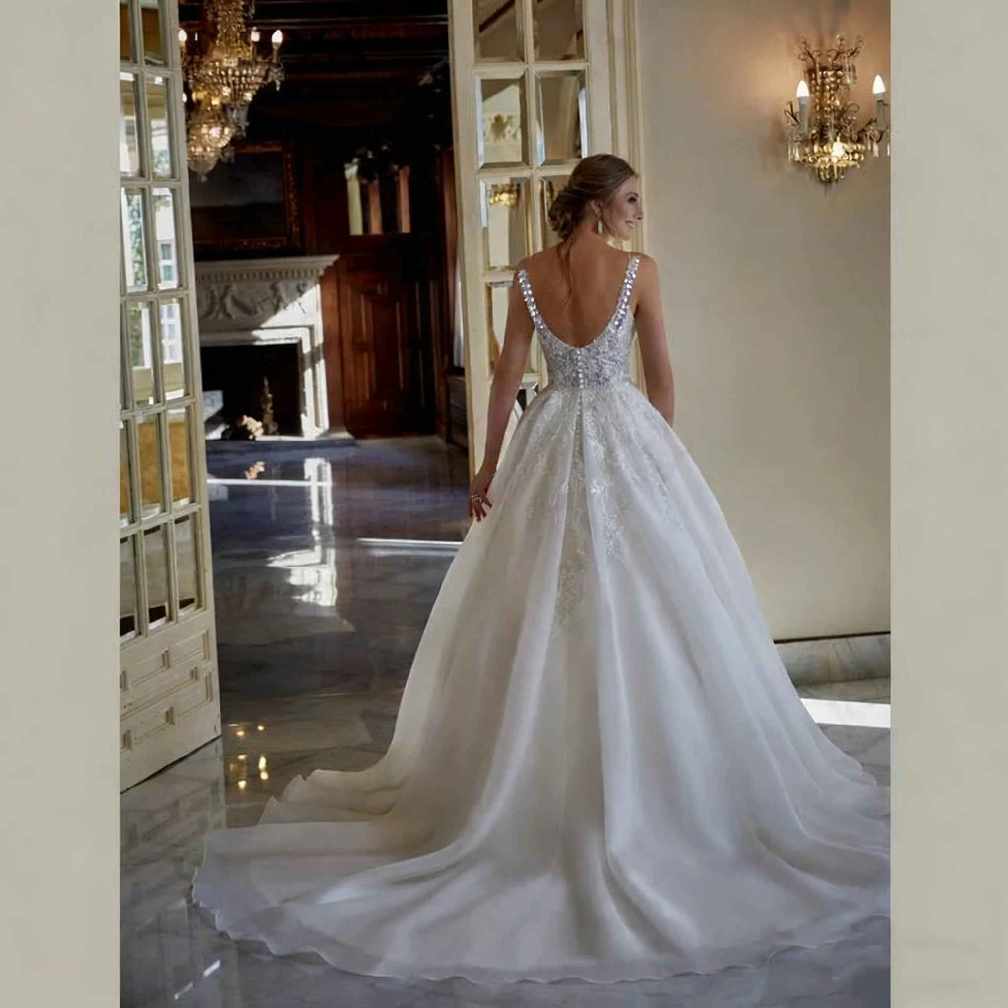 매력적인 스파게티 스트랩 여성 웨딩 드레스 섹시한 브이넥 백리스 웨딩 드레스 A라인 레이스 데칼 웨딩 드레스 맞춤 제작