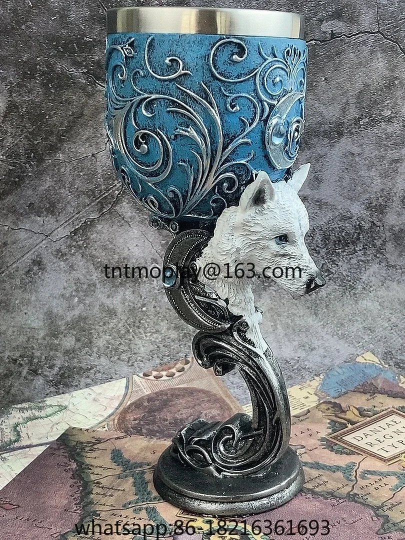 

Винтажный бокал для вина на высоком каблуке