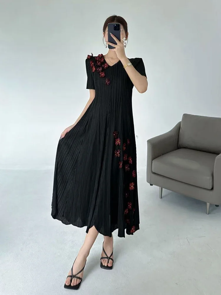 

Плиссированные женские платья с коротким рукавом и v-образным вырезом, модные платья с французской аппликацией Miyake, новинка лета 2025, французские элегантные свободные платья